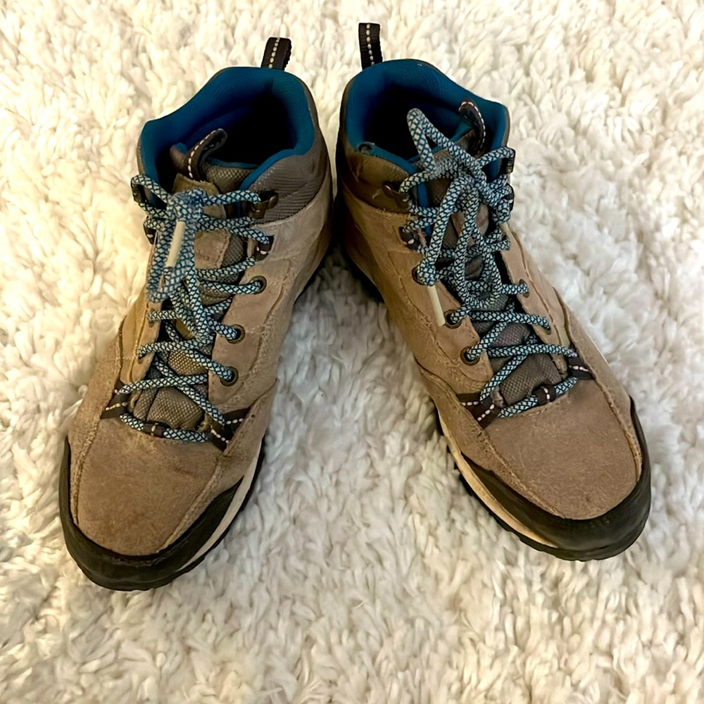 Columbia women’s hiking boots